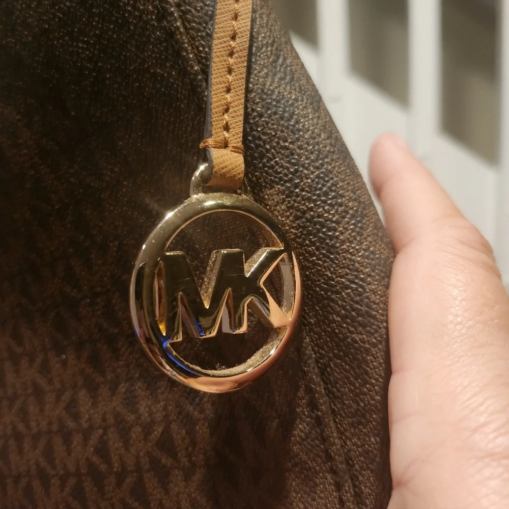 Michael Kors Signature crossbody bag